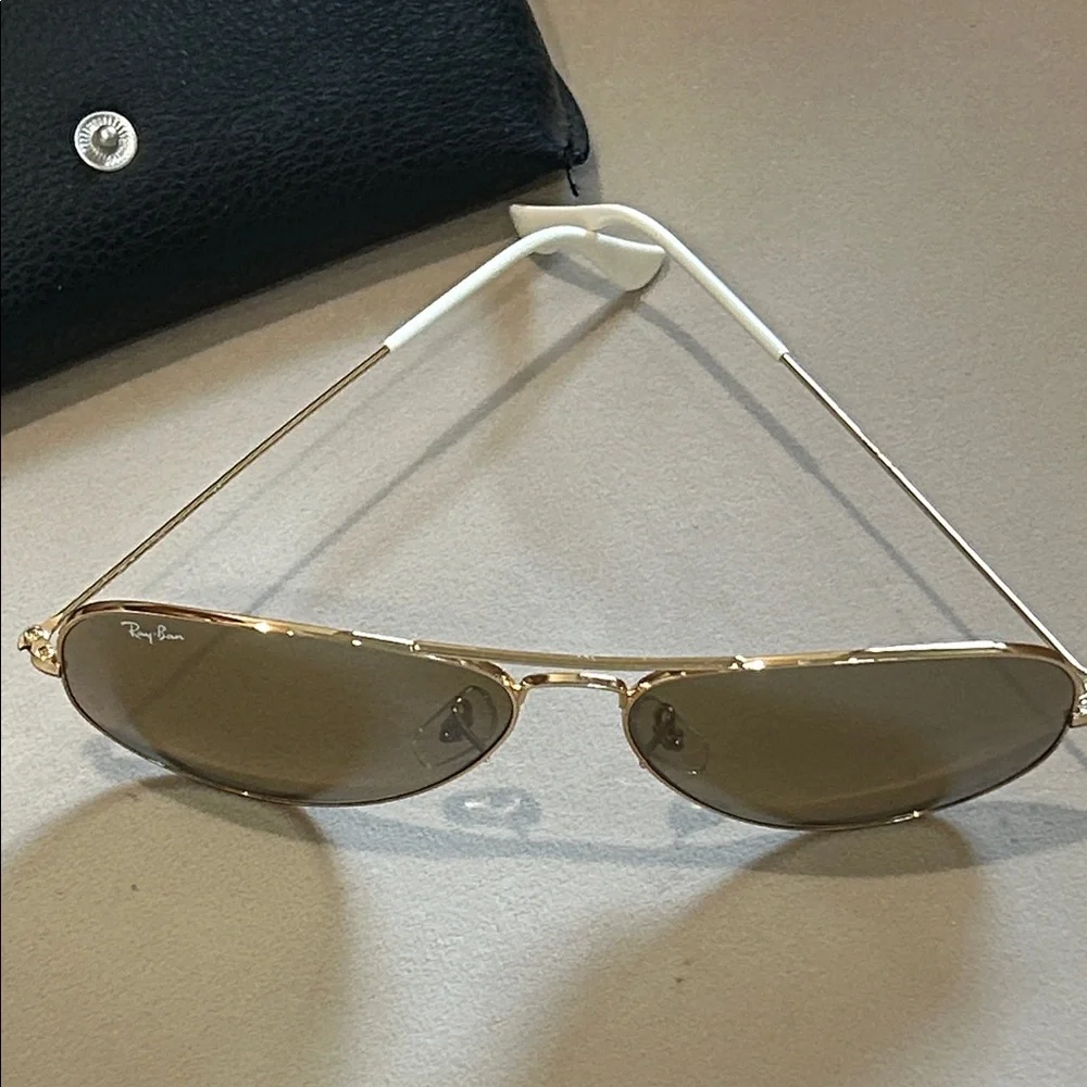 Ray-Ban Gold Aviator Sunglasses with Black Case - Picture 7 of 8
